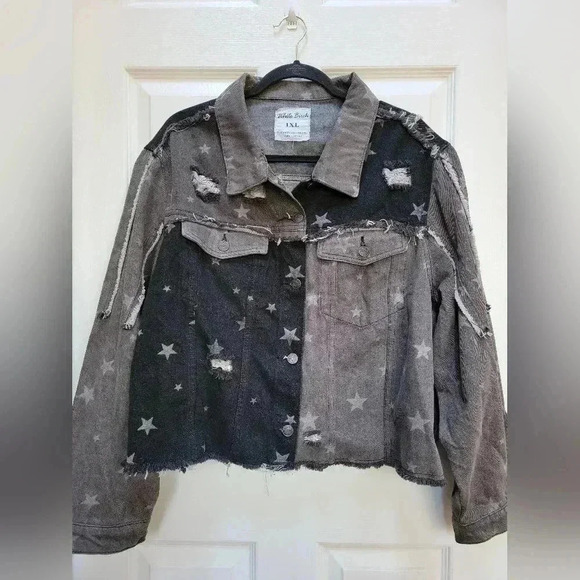 White Birch Star Printed Women's Distressed Jean-Like Jacket Plus Size 1x - Picture 1 of 4